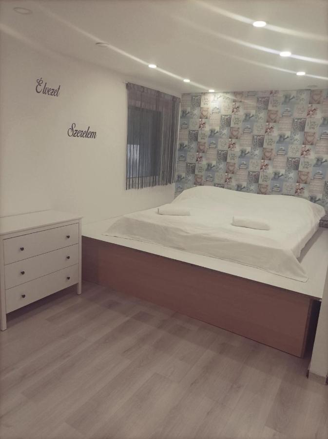 Appartement Magnolia Apartman à Siófok Extérieur photo