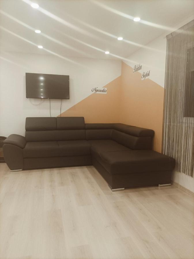 Appartement Magnolia Apartman à Siófok Extérieur photo